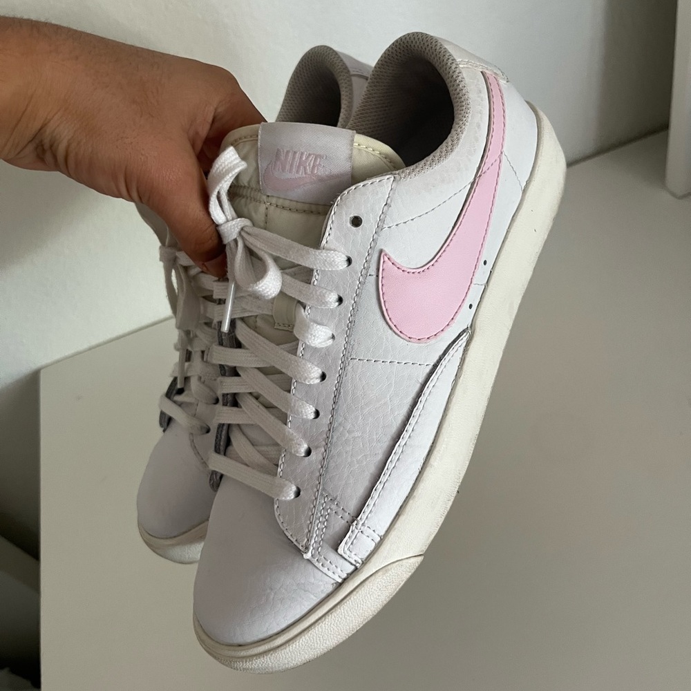 Nike blazer low white pink swoosh size 8